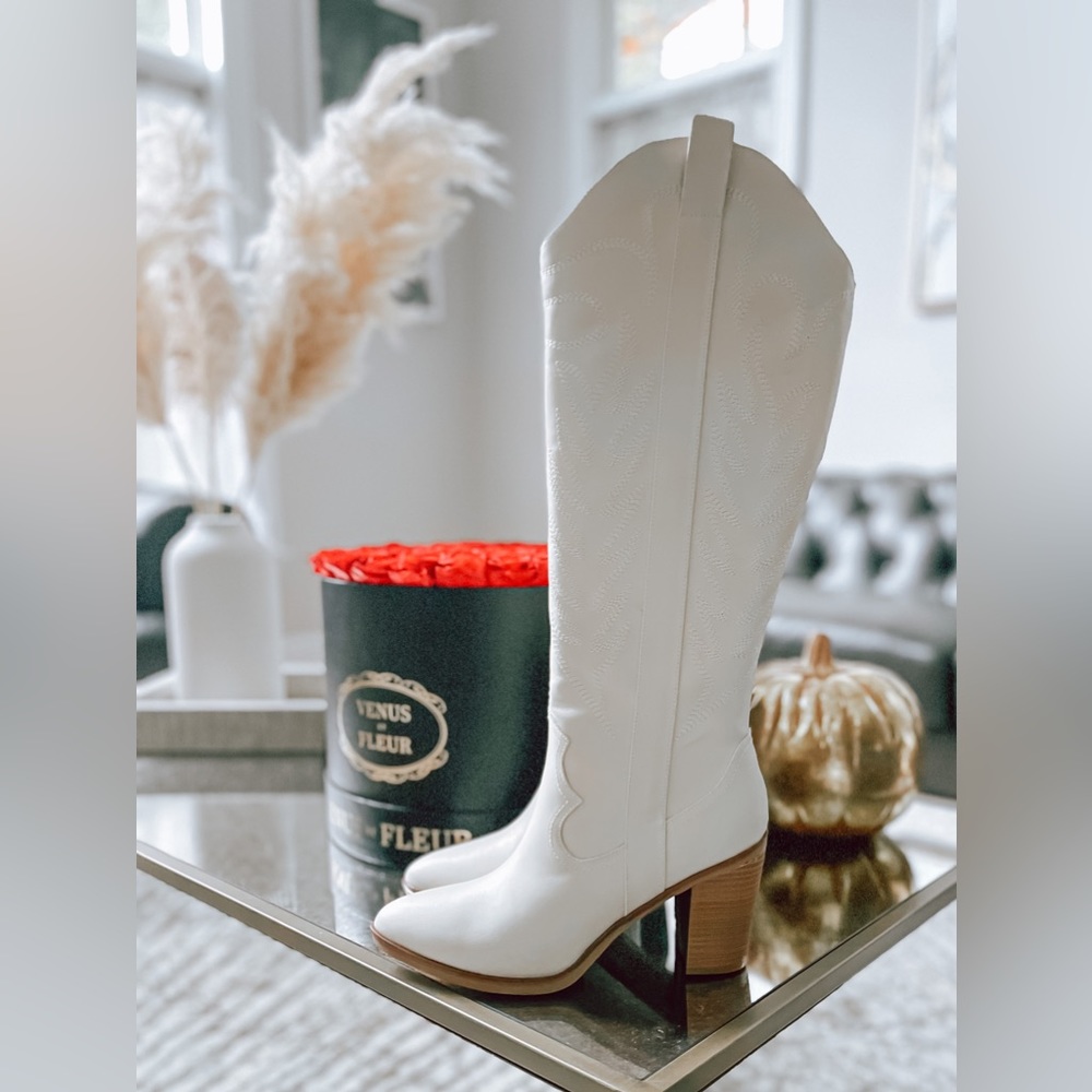 Beans New - Mia Boots size 8
